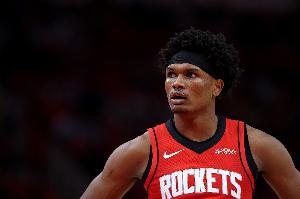 美记：如果阿门·汤普森的投射效率能进一步提升 他将蜕变为超巨